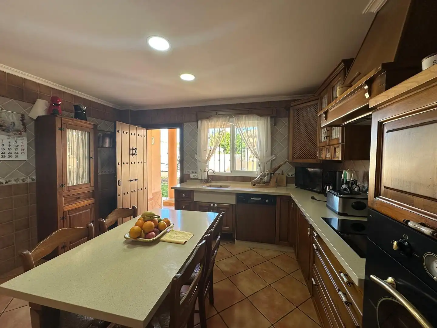 Cocina de Casa o chalet en venta en Chiclana de la Frontera con Aire acondicionado, Jardín privado y Terraza