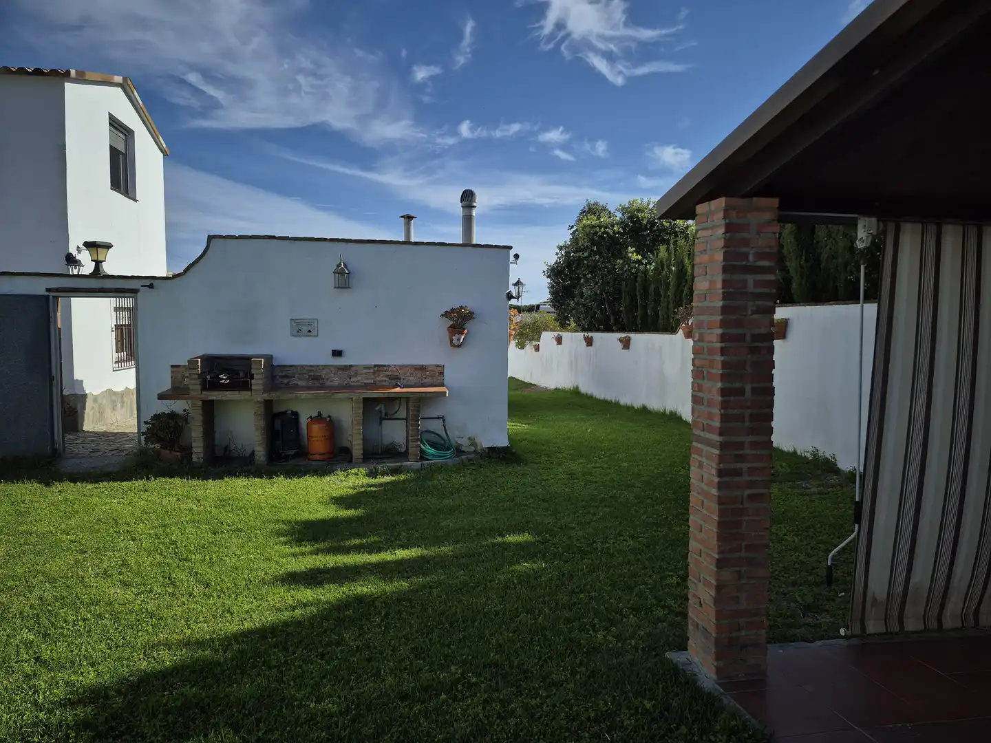 Garden of Buildings for sale in Barbate