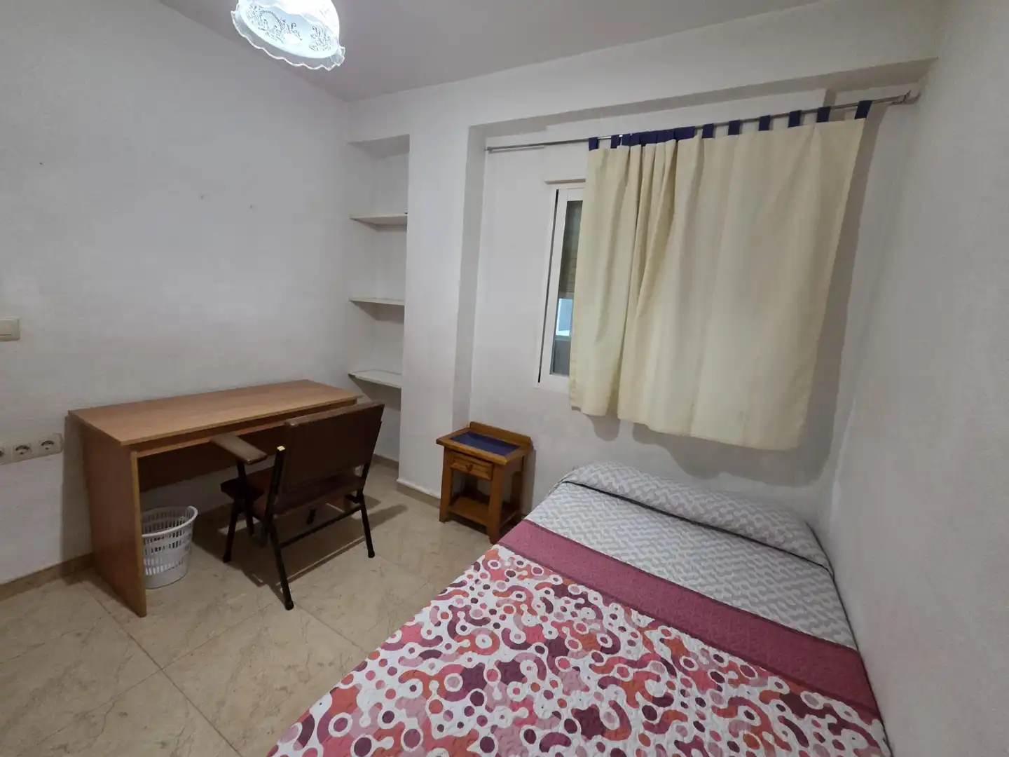 Bedroom of Flat for rent in Granada  with Furnished, Oven and Washing machine