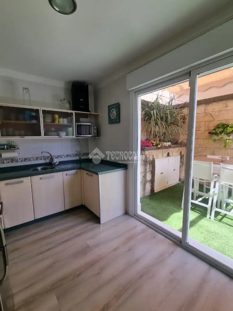 Casa aparellada en venda a Morón de la Frontera, imagen 9