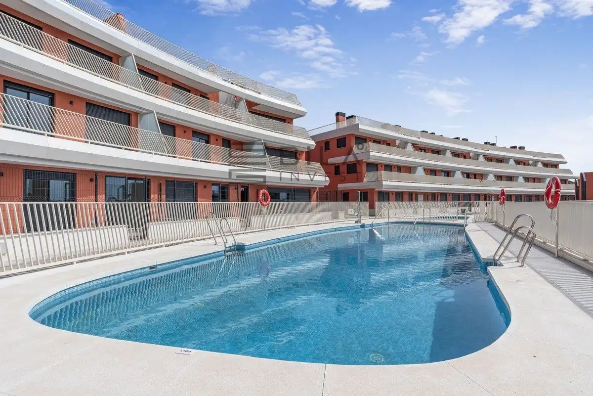 Piso con piscina en venta en Brida