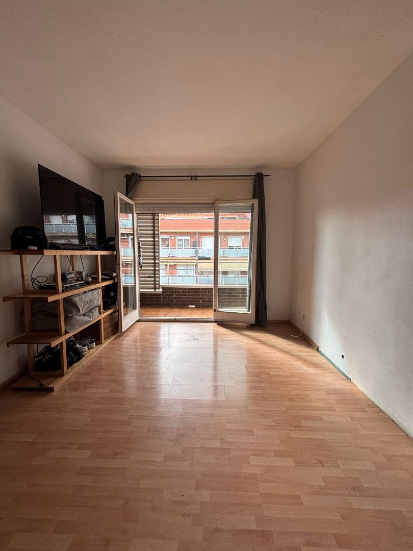 Living room of Flat for sale in Rubí  with Air Conditioner, Furnished and Balcony