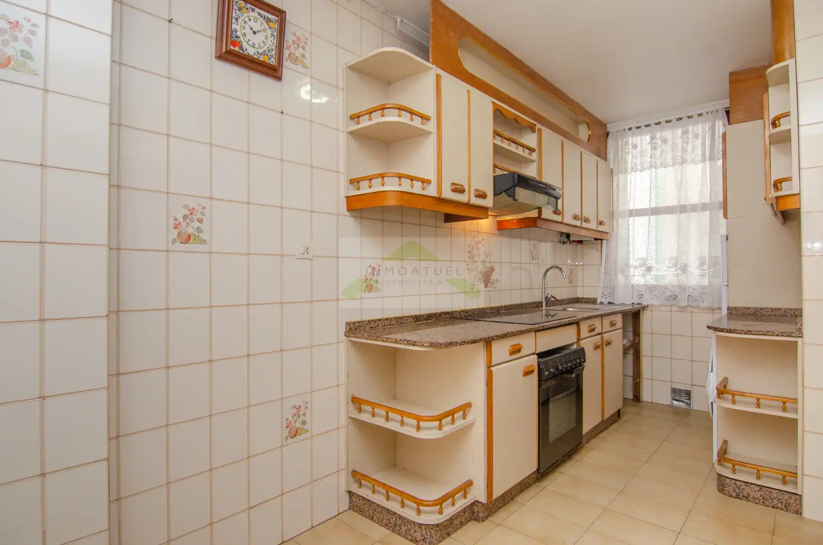 Küche von Wohnung zum Verkauf in A Coruña Capital  mit Ofen und Waschmaschine
