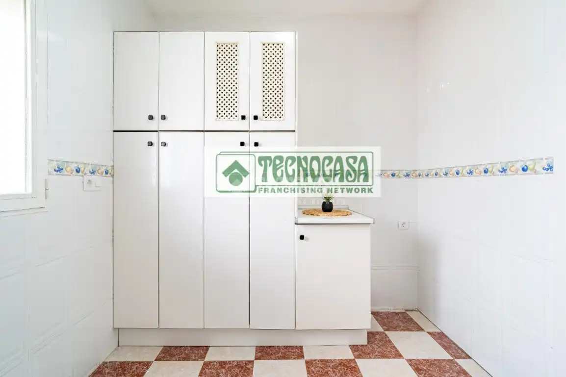 Kitchen of Flat for sale in Granada  with Air Conditioner, Heating and Terrace