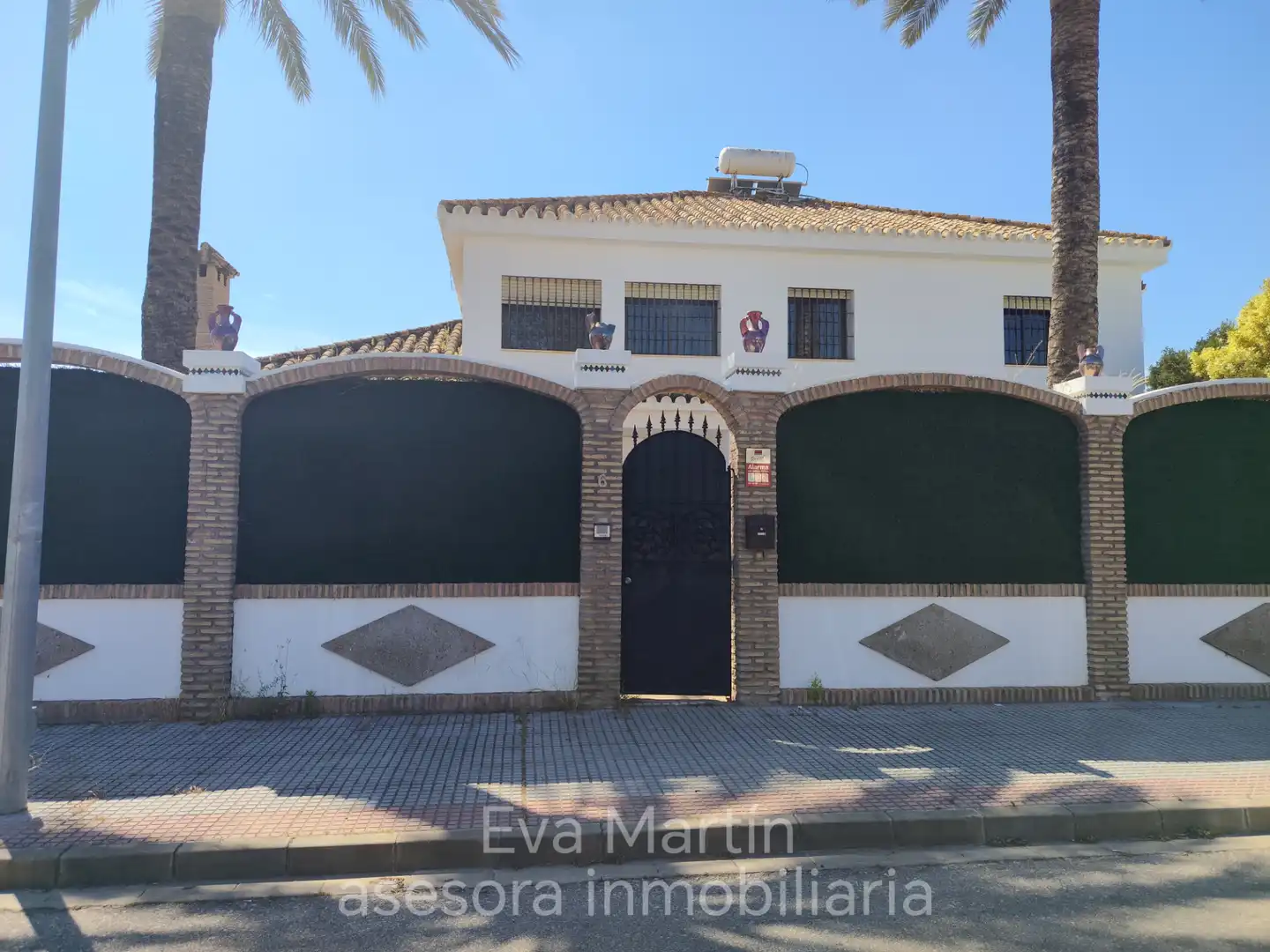 Vista exterior de Casa o chalet de alquiler en Montequinto con Aire acondicionado, Calefacción y Jardín privado