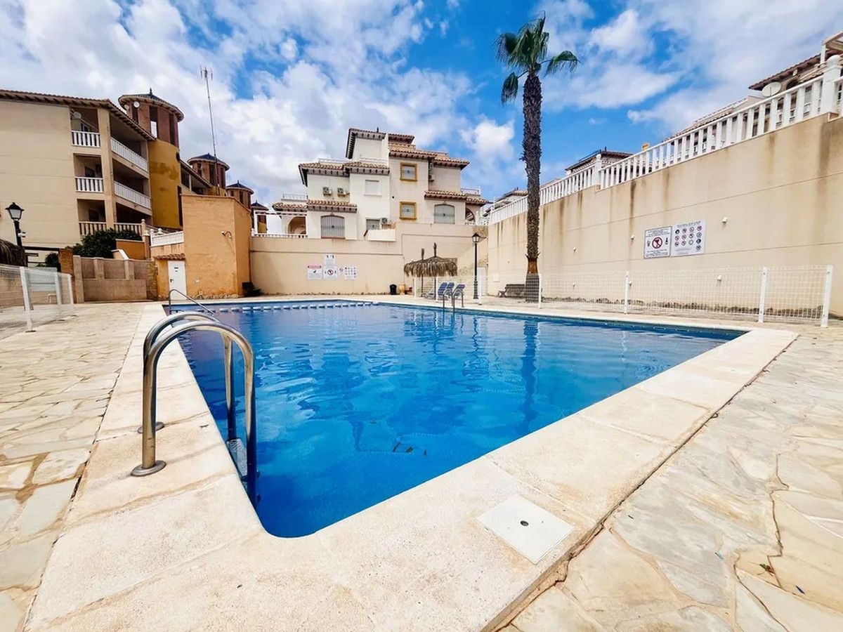 Piscina de Apartamento en venta en Orihuela con Aire acondicionado, Terraza y Trastero