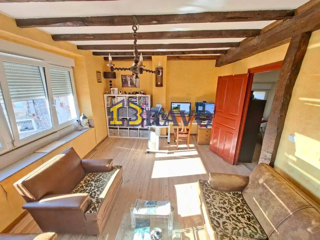Sala de estar de Casa o chalet en venta en Valle de Tobalina con Calefacción y Amueblado