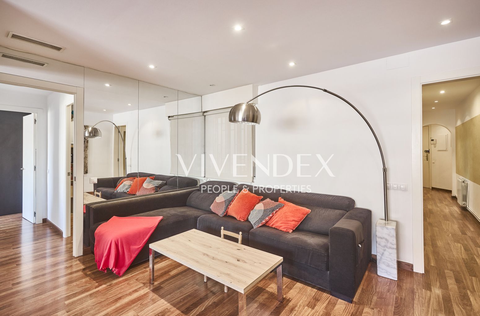 Sala d'estar de Pis en venda en  Barcelona Capital amb Aire condicionat, Calefacció i Parquet