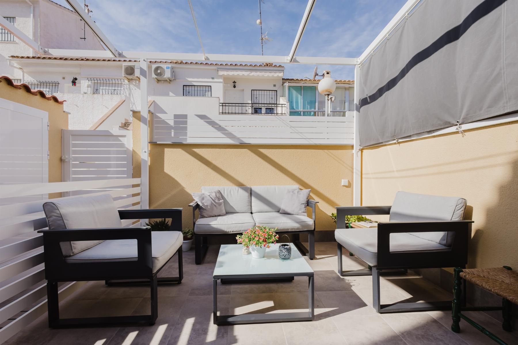 Terraza de Casa o chalet en venta en Torrevieja con Amueblado y Piscina comunitaria