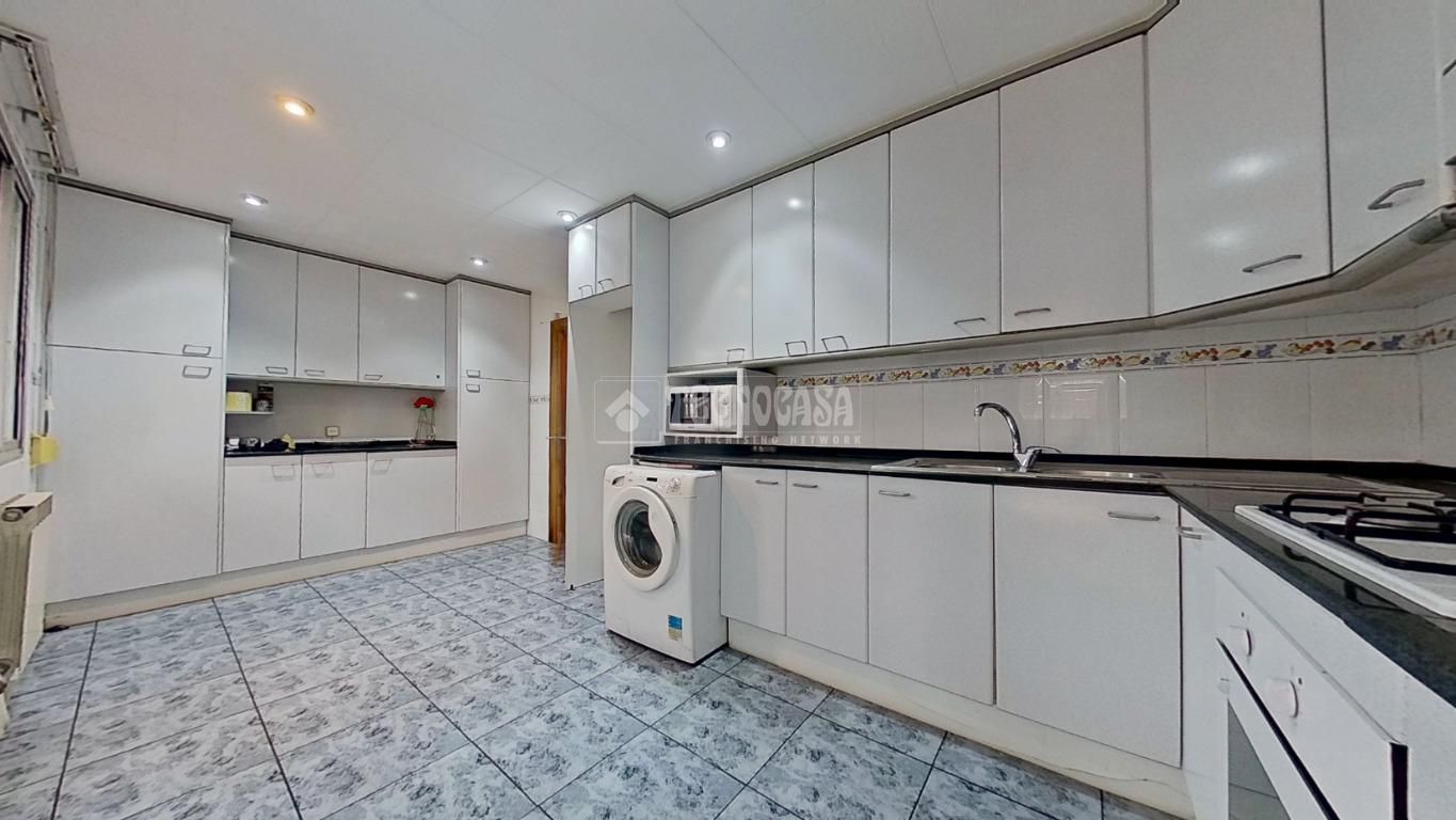 Cocina de Piso en venta en Badia del Vallès con Terraza