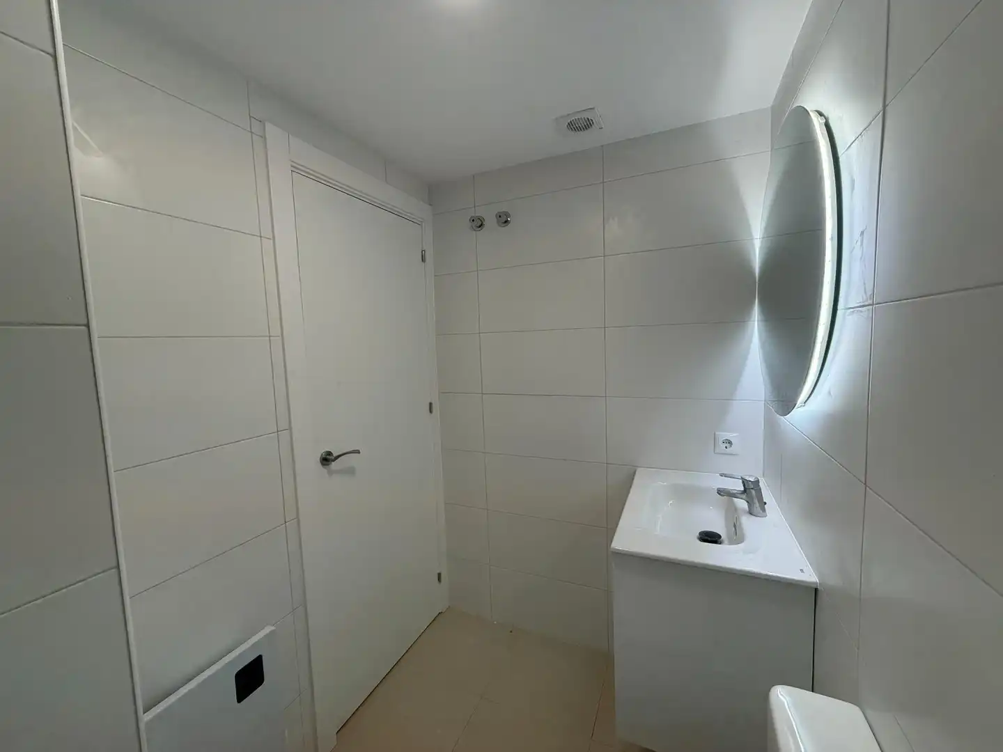 Badezimmer von Wohnung zum Verkauf in Salt