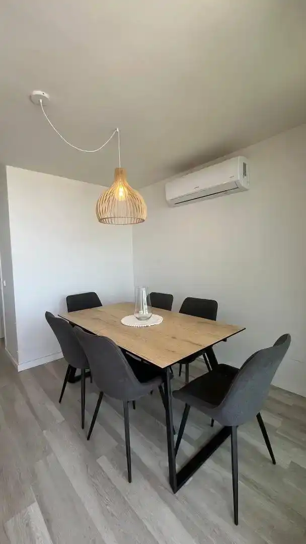 Esszimmer von Wohnung zur Miete in Torrevieja mit Klimaanlage und Balkon