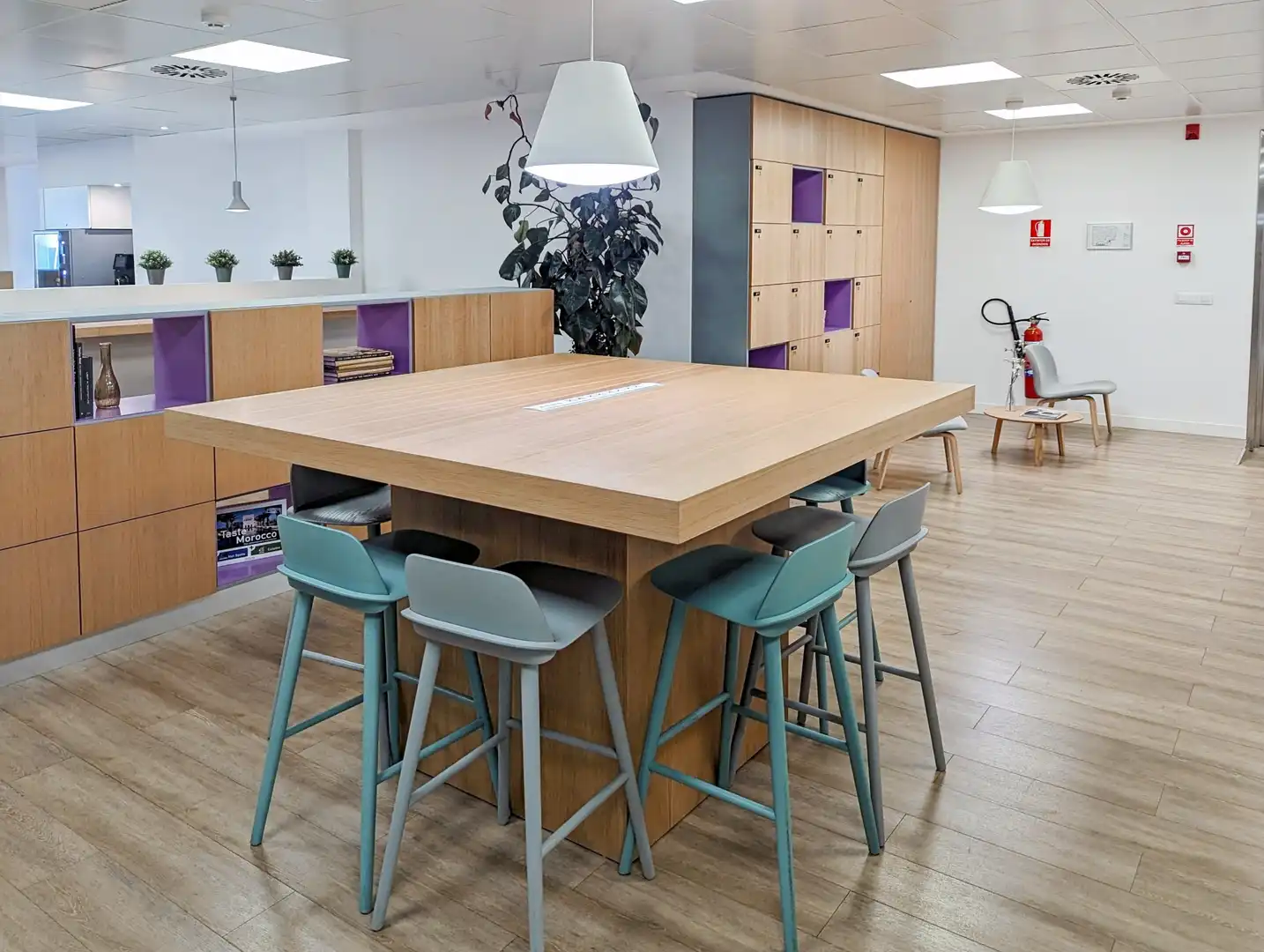 Büro zur Miete in Madrid mit Klimaanlage, Heizung und Möbliert