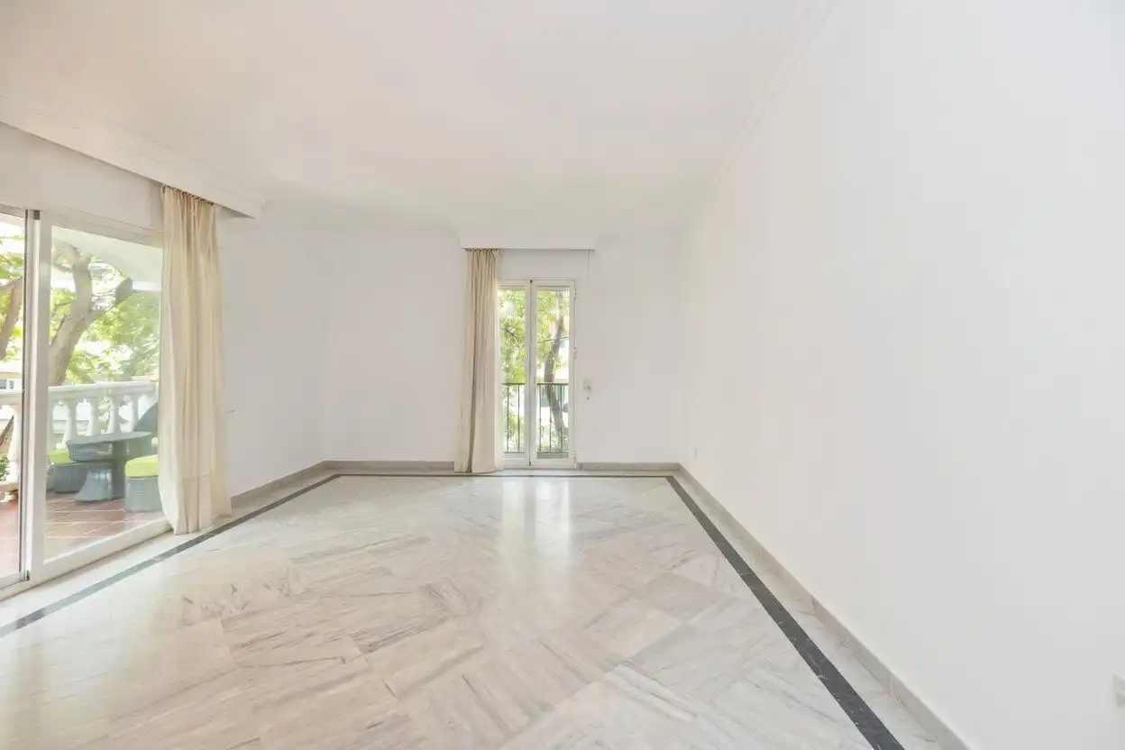 Flat for sale in Marbella  with Air Conditioner, Heating and Terrace