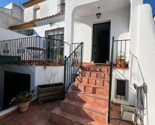 Vista exterior de Casa adosada en venda en Mairena del Aljarafe amb Traster i Piscina