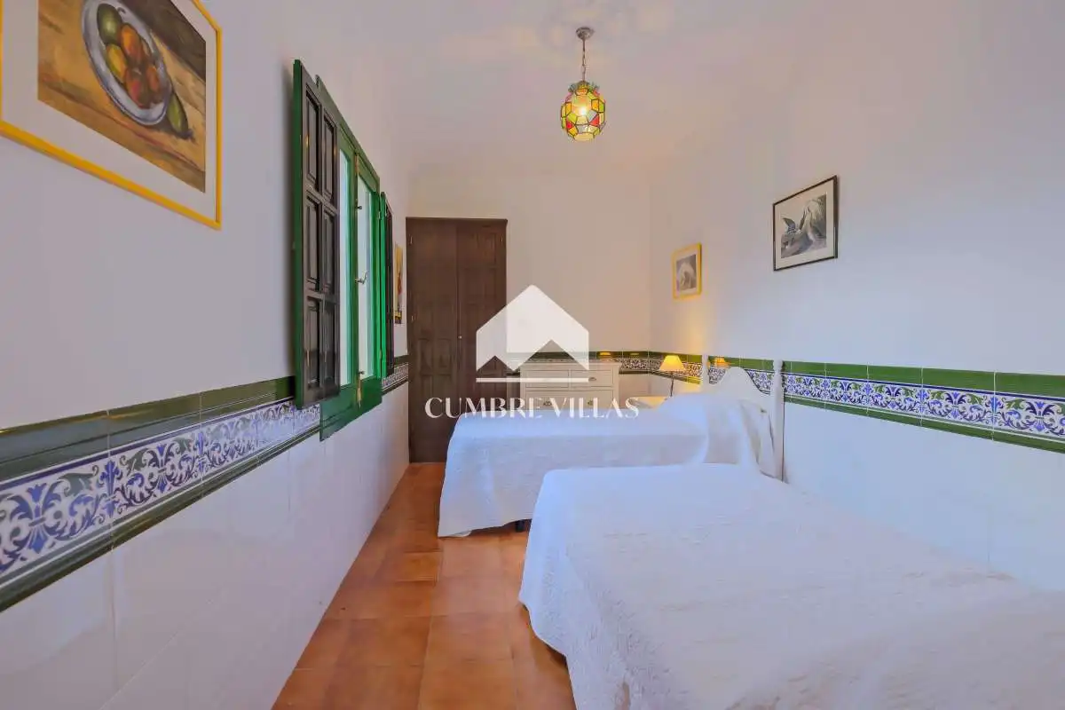 Dormitori de Casa o xalet en venda en Nerja amb Jardí privat i Terrassa