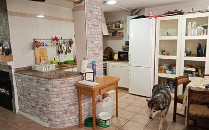 Cuina de Casa o xalet en venda en Calles amb Calefacció, Parquet i Moblat