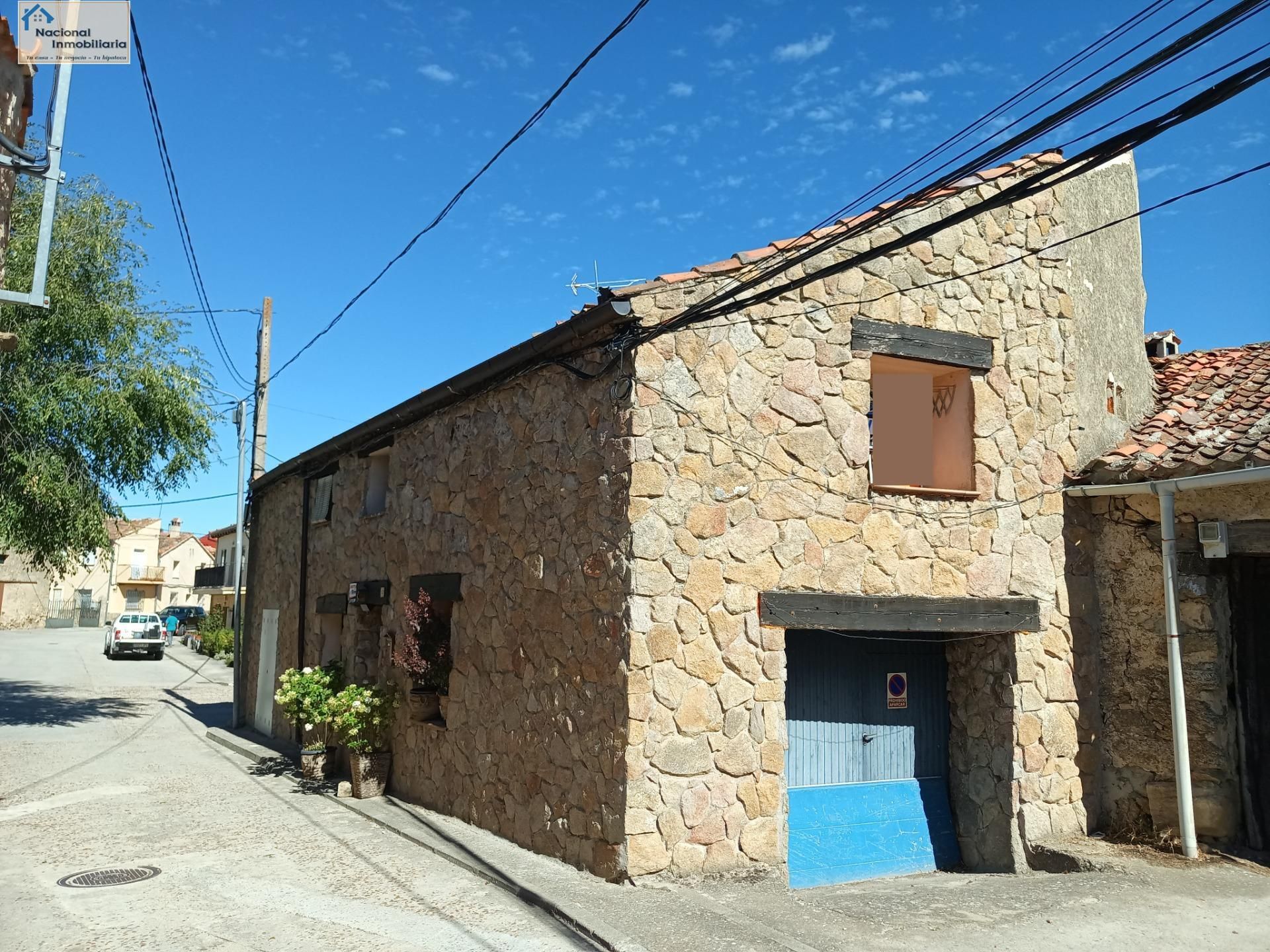 Vista exterior de Pis en venda en Basardilla amb Calefacció, Traster i Alarma