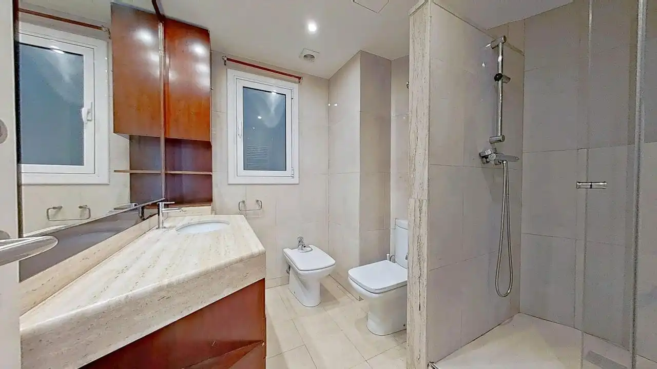 Baño de Piso en venta en Barcelona con Aire acondicionado, Calefacción y Amueblado