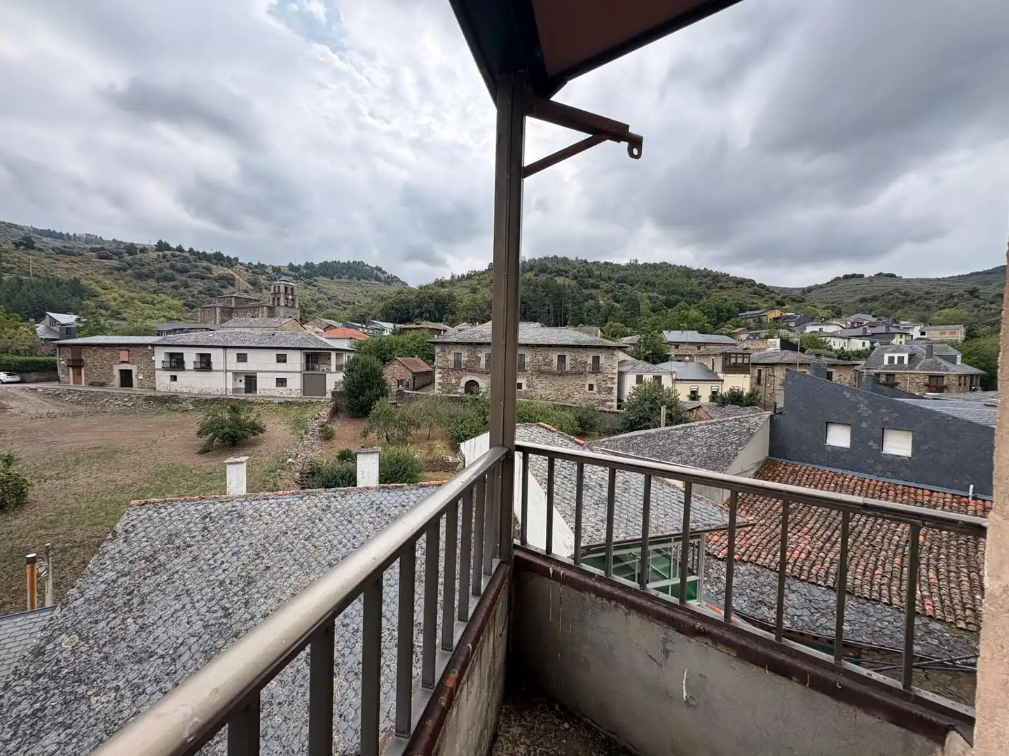 Vista exterior de Finca rústica en venta en Ponferrada con Calefacción