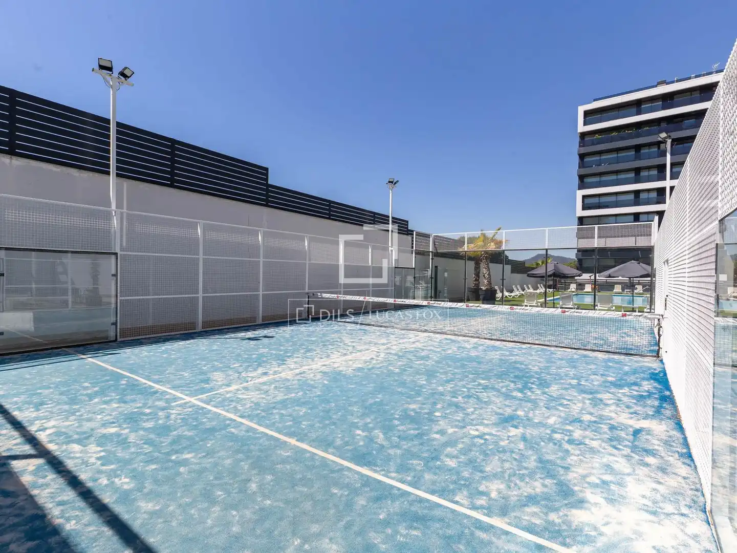 Piscina de Pis en venda en Sant Just Desvern amb Aire condicionat, Terrassa i Piscina
