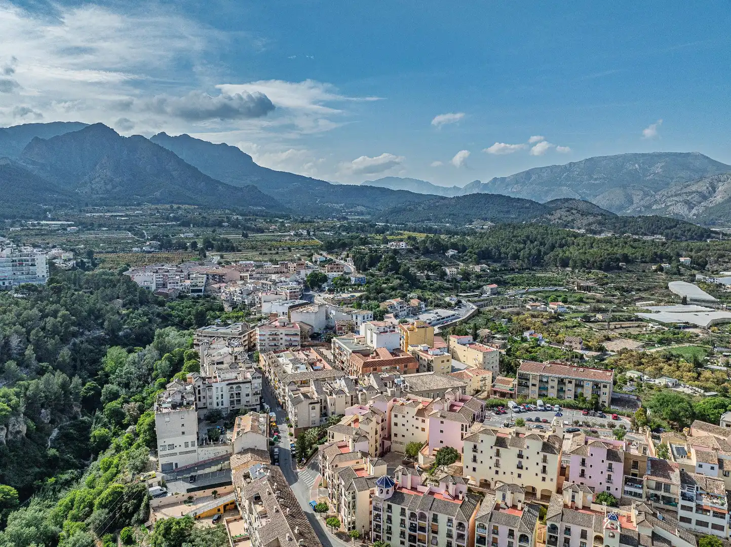 Vista exterior de Casa o xalet en venda en Polop amb Aire condicionat i Terrassa