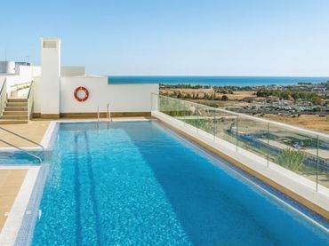 Mini appartamento con piscina in affitto a Nueva Andalucía