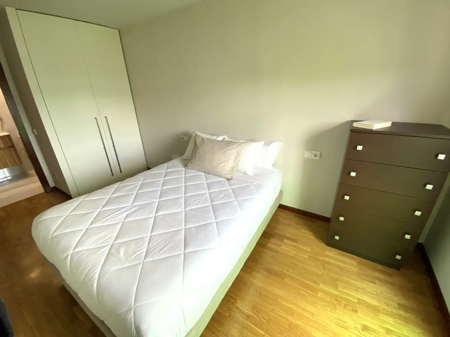 Habitación de Piso en venta en Gijón  con Calefacción, Parquet y Trastero