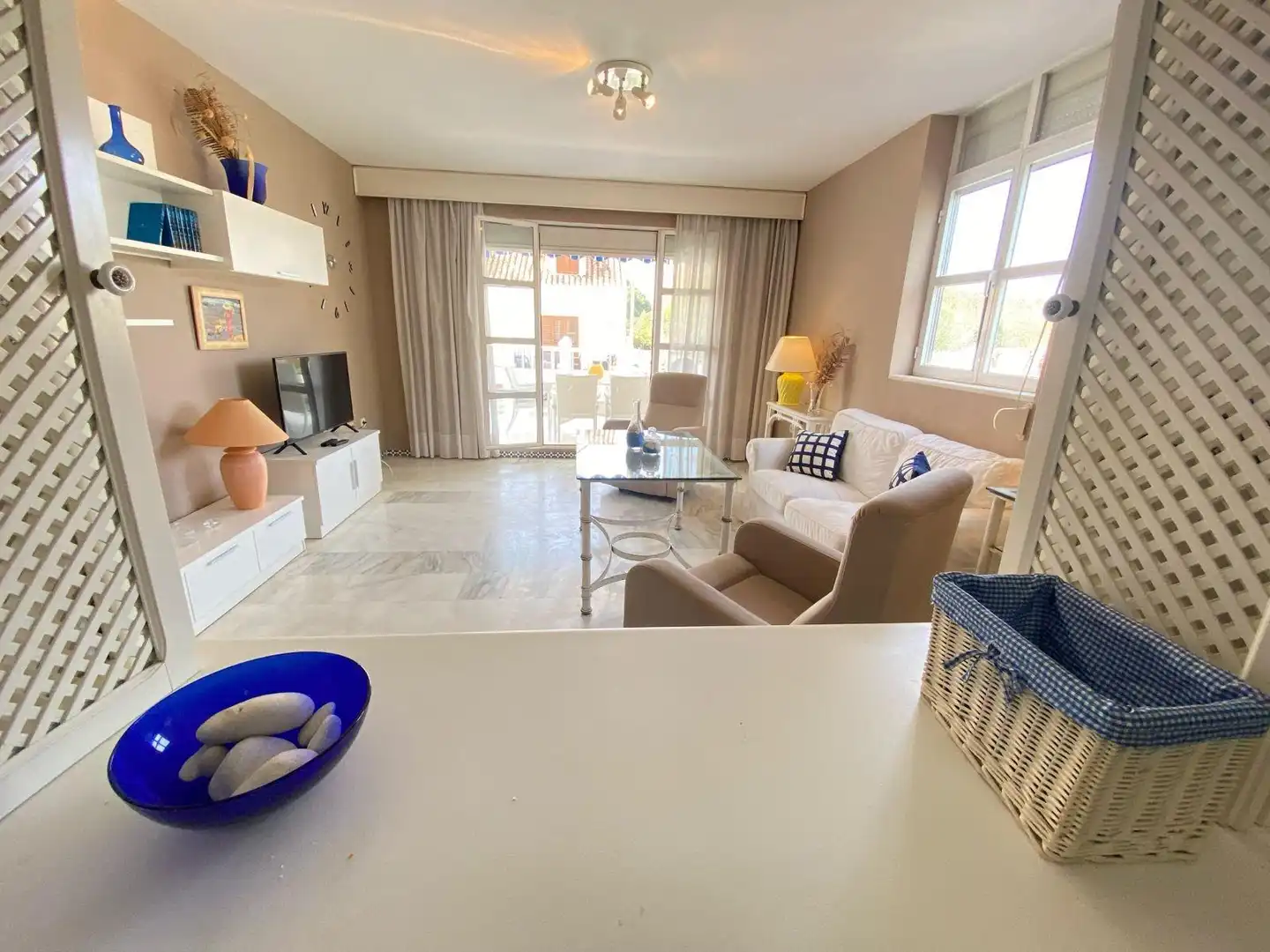 Sala de estar de Piso en venta en Fuengirola con Aire acondicionado, Jardín privado y Terraza