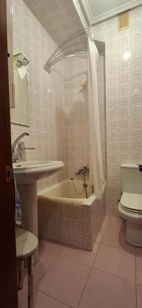 Bathroom of Flat for sale in Tudela  with Air Conditioner, Heating and Parquet flooring