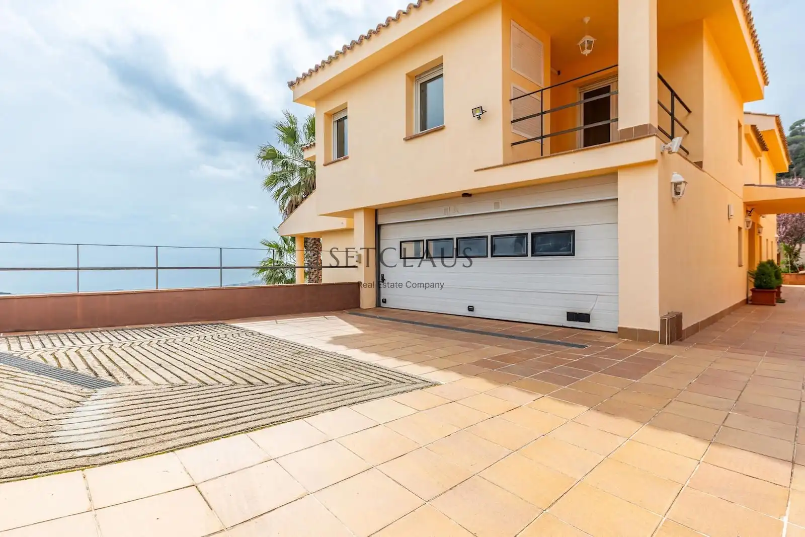 Vista exterior de Casa o chalet en venta en Badalona con Aire acondicionado, Calefacción y Jardín privado