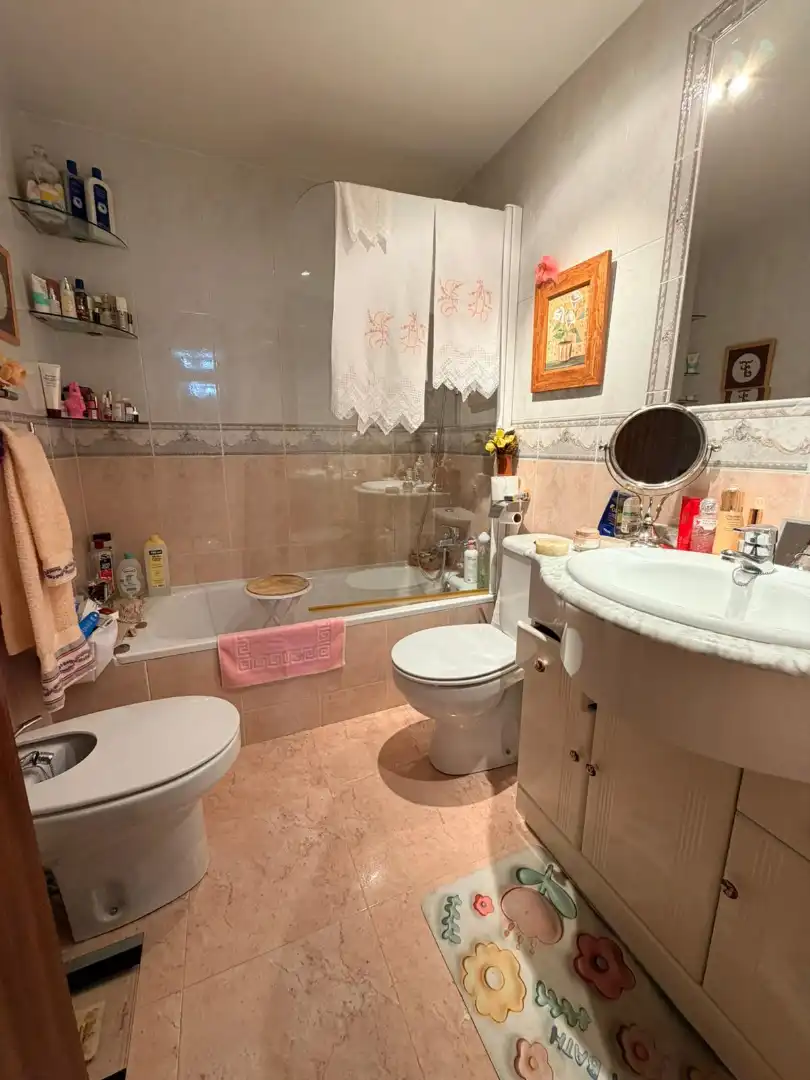 Bathroom of Flat for sale in Madrid  with Air Conditioner, Heating and Terrace