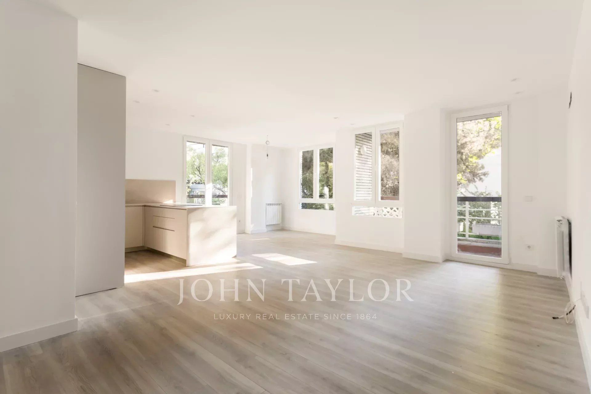 Living room of Flat for sale in  Madrid Capital  with Air Conditioner, Heating and Terrace