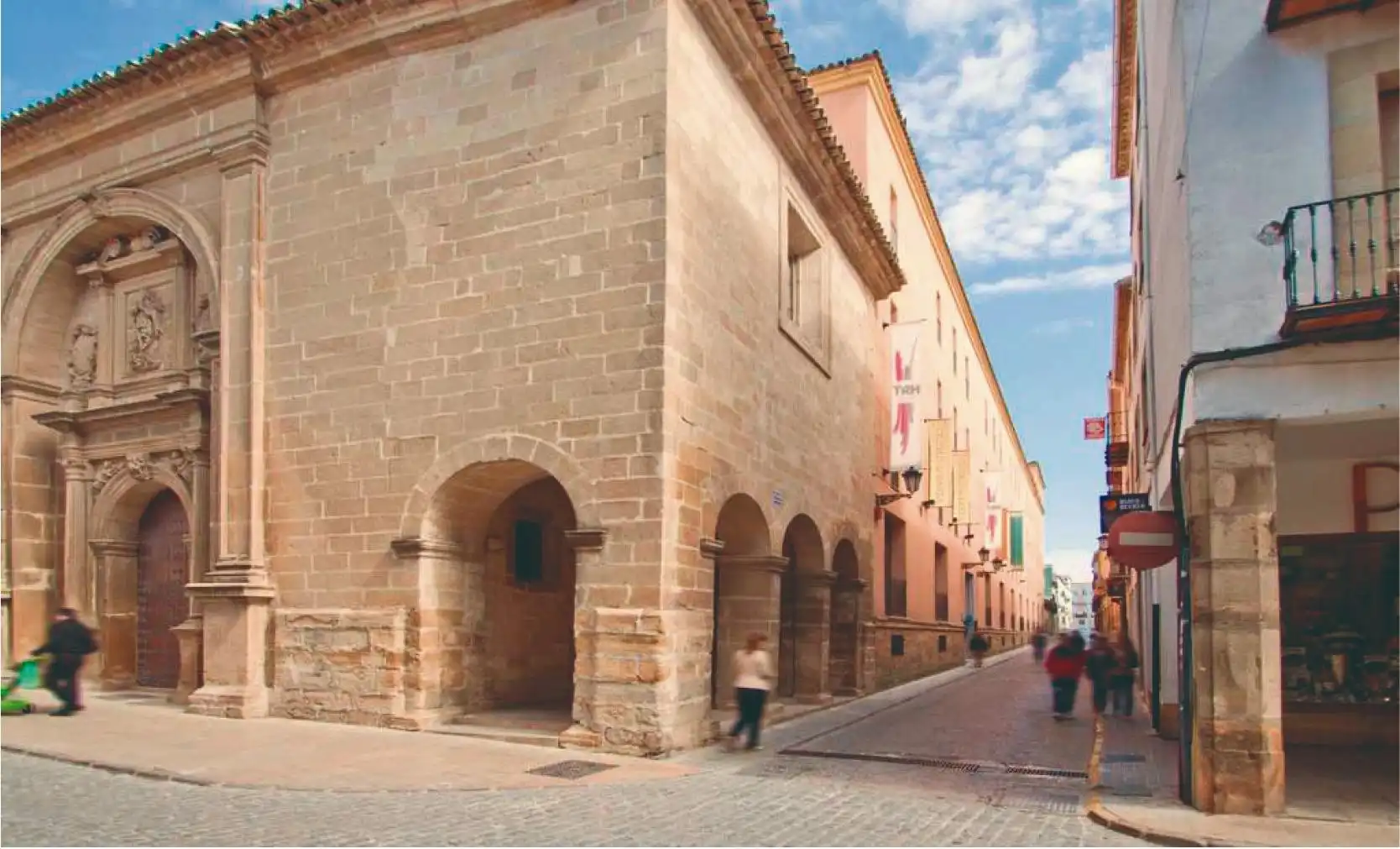 Außenansicht von Gebäude zum Verkauf in Baeza
