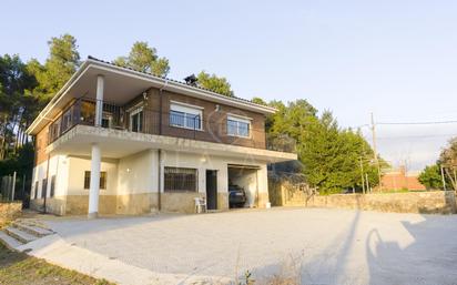 Vista exterior de Casa o xalet en venda en Vallirana amb Calefacció, Jardí privat i Terrassa