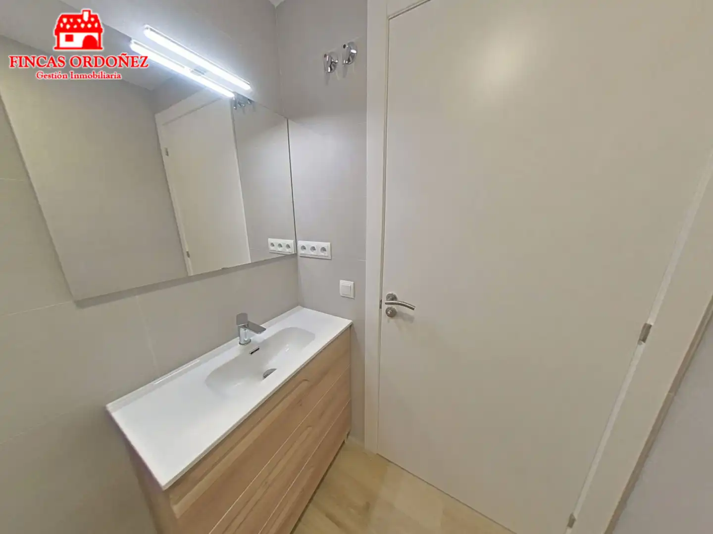 Badezimmer von Wohnung zum Verkauf in Sant Andreu de la Barca mit Klimaanlage, Heizung und Balkon