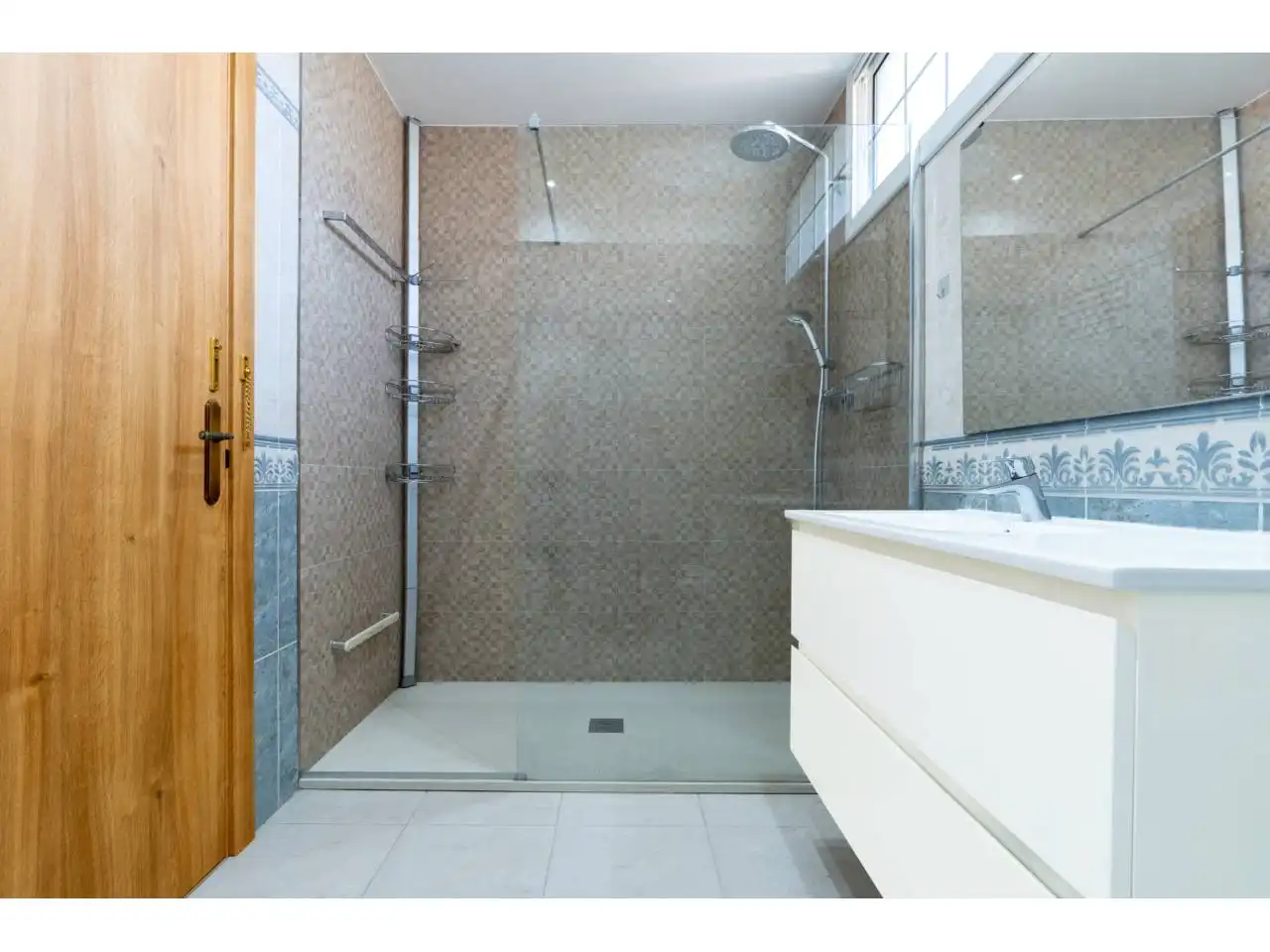 Bathroom of Houses for sale in Cabrils, Barcelona