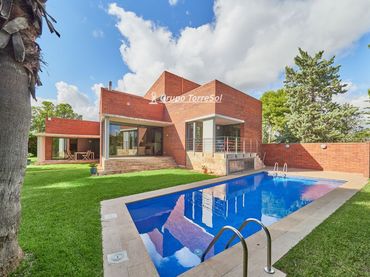 Detached house with pool for sale in Mar del Japo