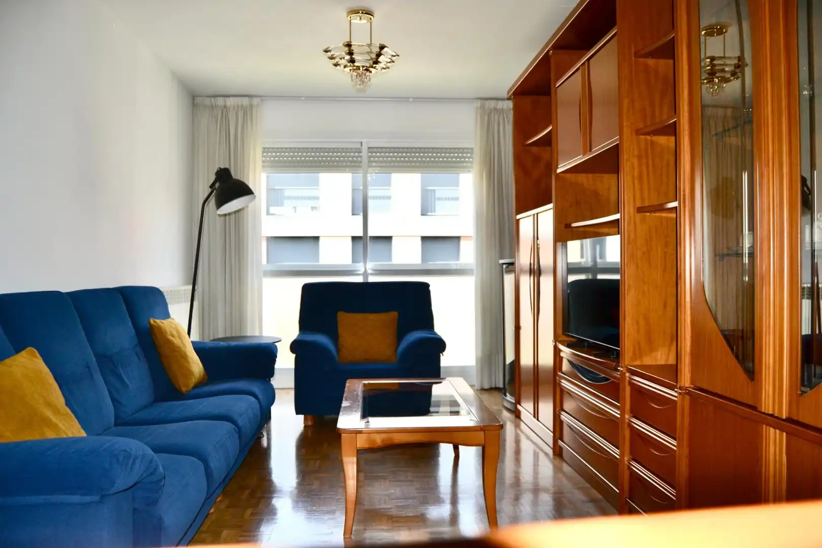 Sala de estar de Piso en venta en  Pamplona / Iruña con Parquet y Trastero