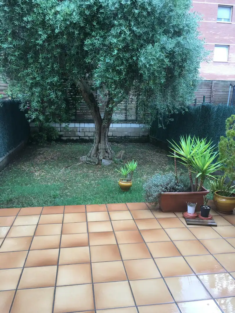 Jardí de Casa adosada en venda en Salt amb Aire condicionat, Calefacció i Jardí privat