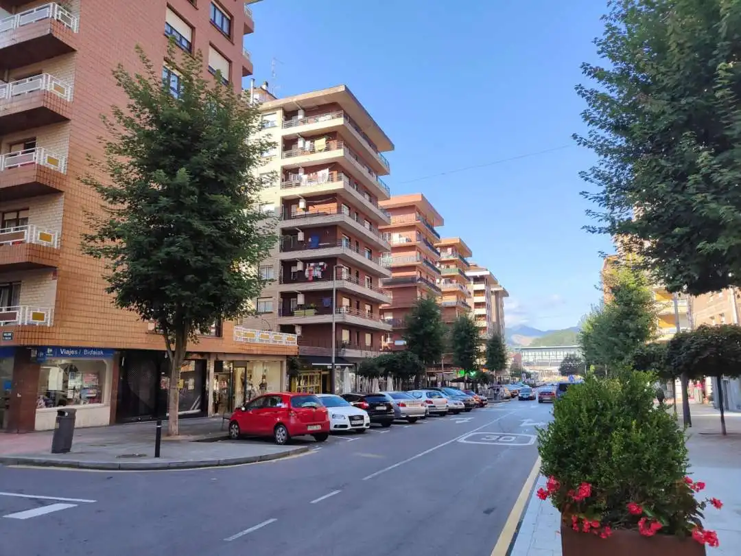 Vista exterior de Local en venta en Galdakao