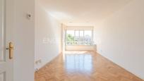 Living room of Apartment for sale in Pozuelo de Alarcón  with Air Conditioner, Heating and Private garden