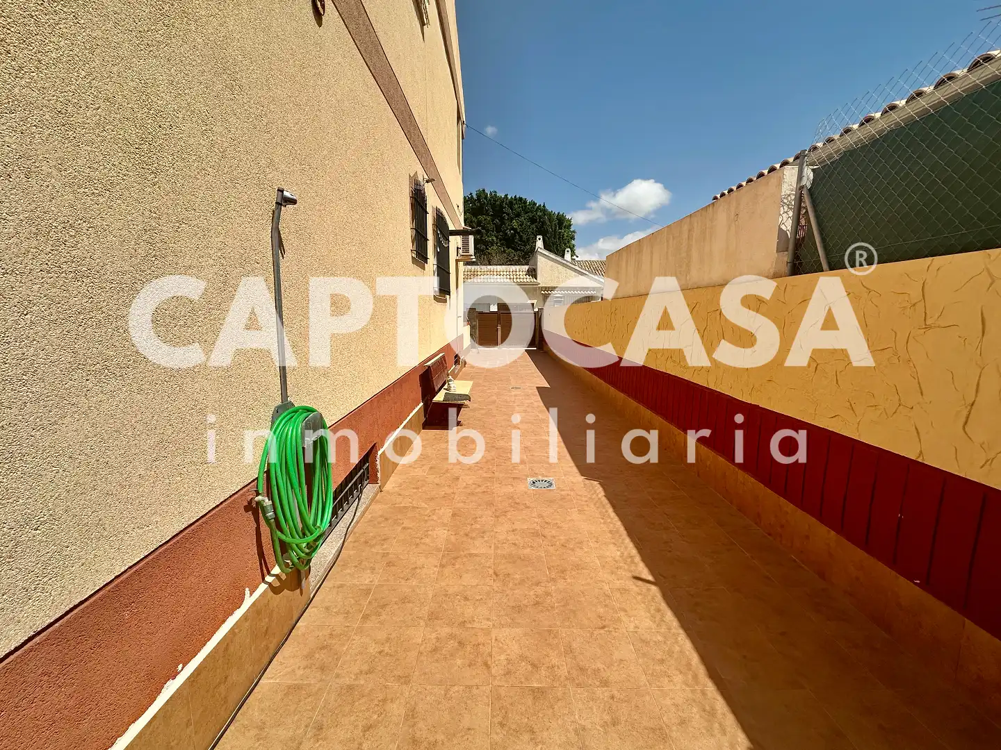 Vista exterior de Casa adosada en venda en Cartagena amb Aire condicionat, Terrassa i Traster