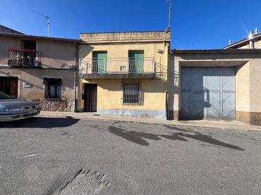 Haus zum Verkauf in Calle Ancha 8