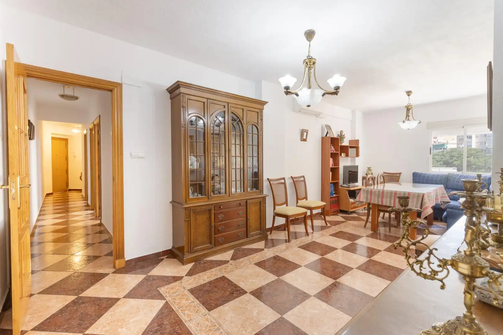 Comedor de Piso en venta en Granada con Terraza, Amueblado y Balcón