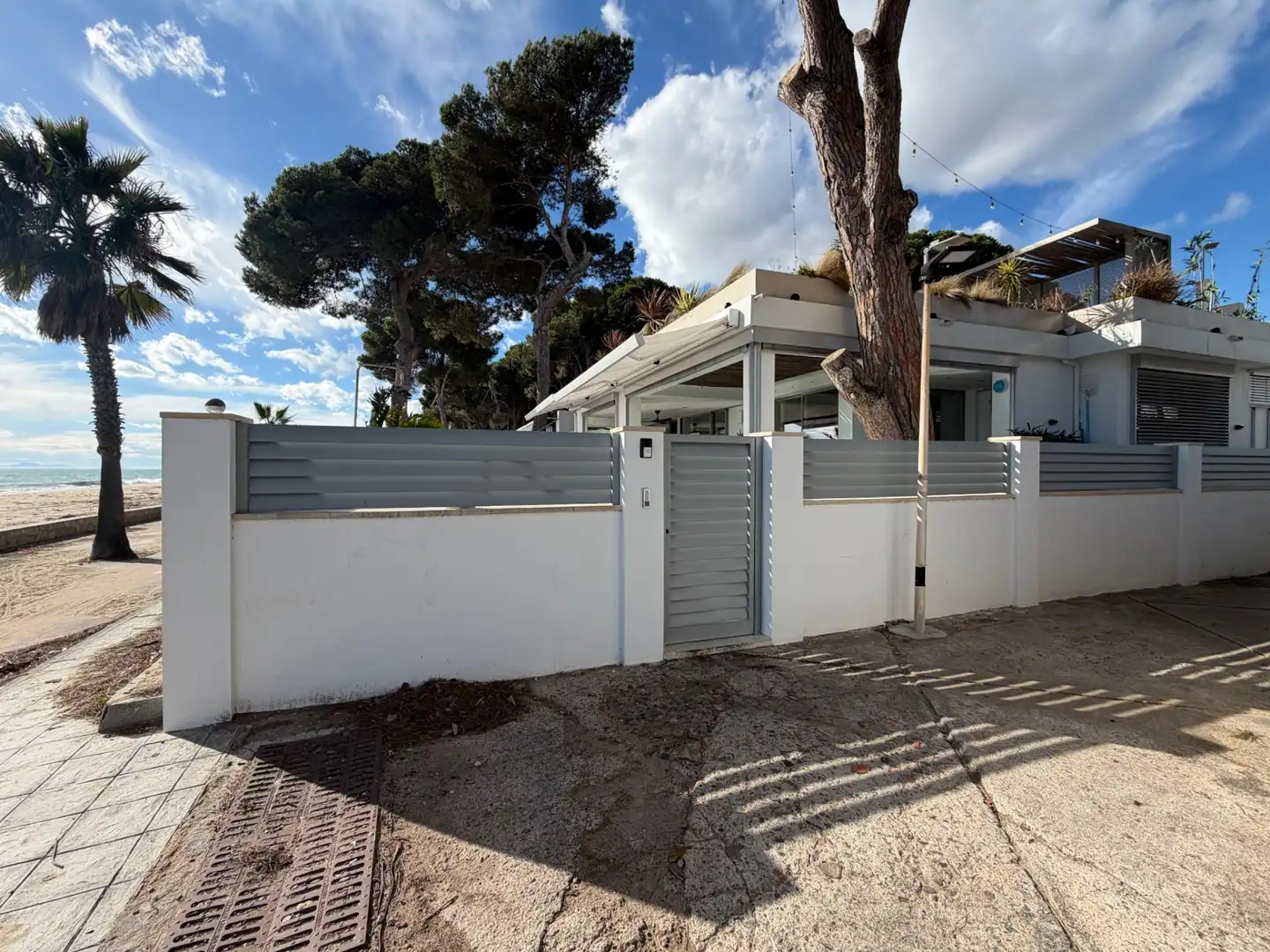 Vista exterior de Casa o chalet en venta en Cambrils con Aire acondicionado, Piscina y Amueblado