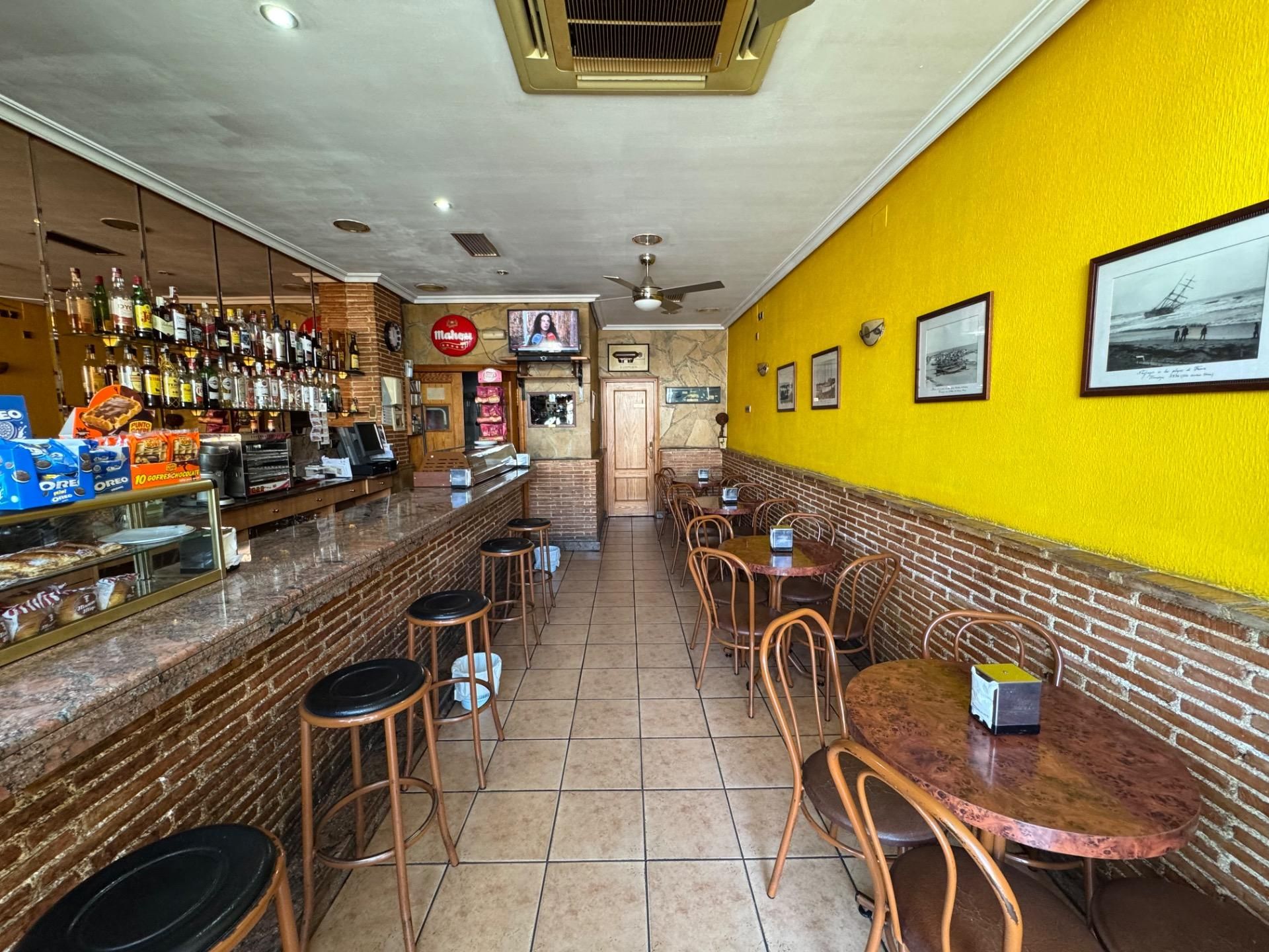 Premises for sale in Torrevieja  with Air Conditioner and Furnished