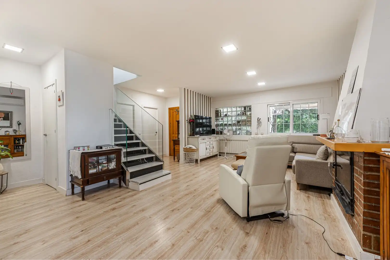 Sala d'estar de Casa o xalet en venda en Nuevo Baztán amb Aire condicionat, Calefacció i Jardí privat