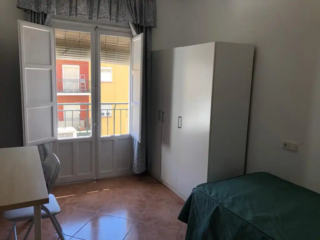 Dormitori de Pis en venda en Sevilla amb Aire condicionat i Balcó
