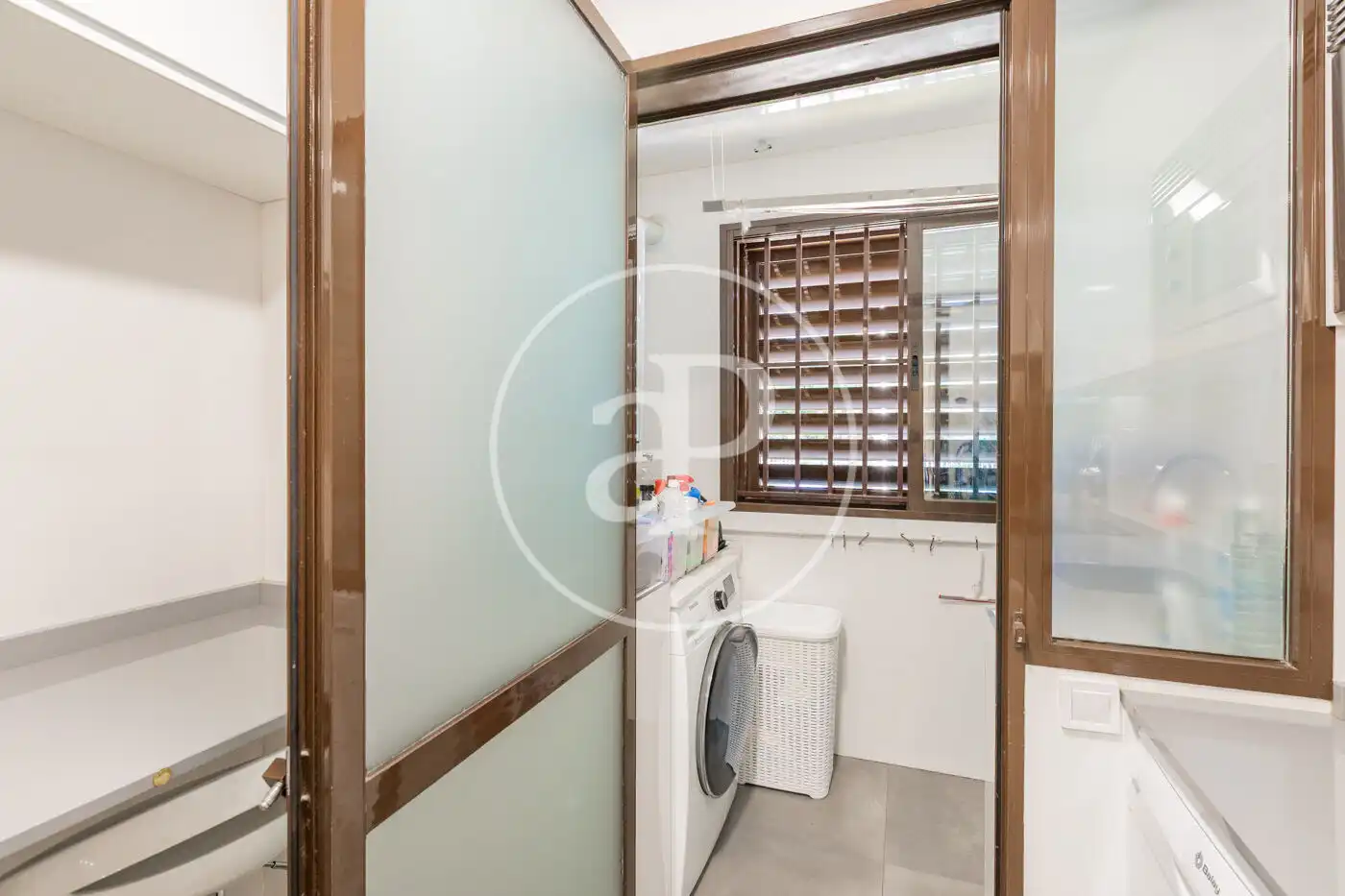 Baño de Piso en venta en Madrid con Aire acondicionado, Calefacción y Jardín privado